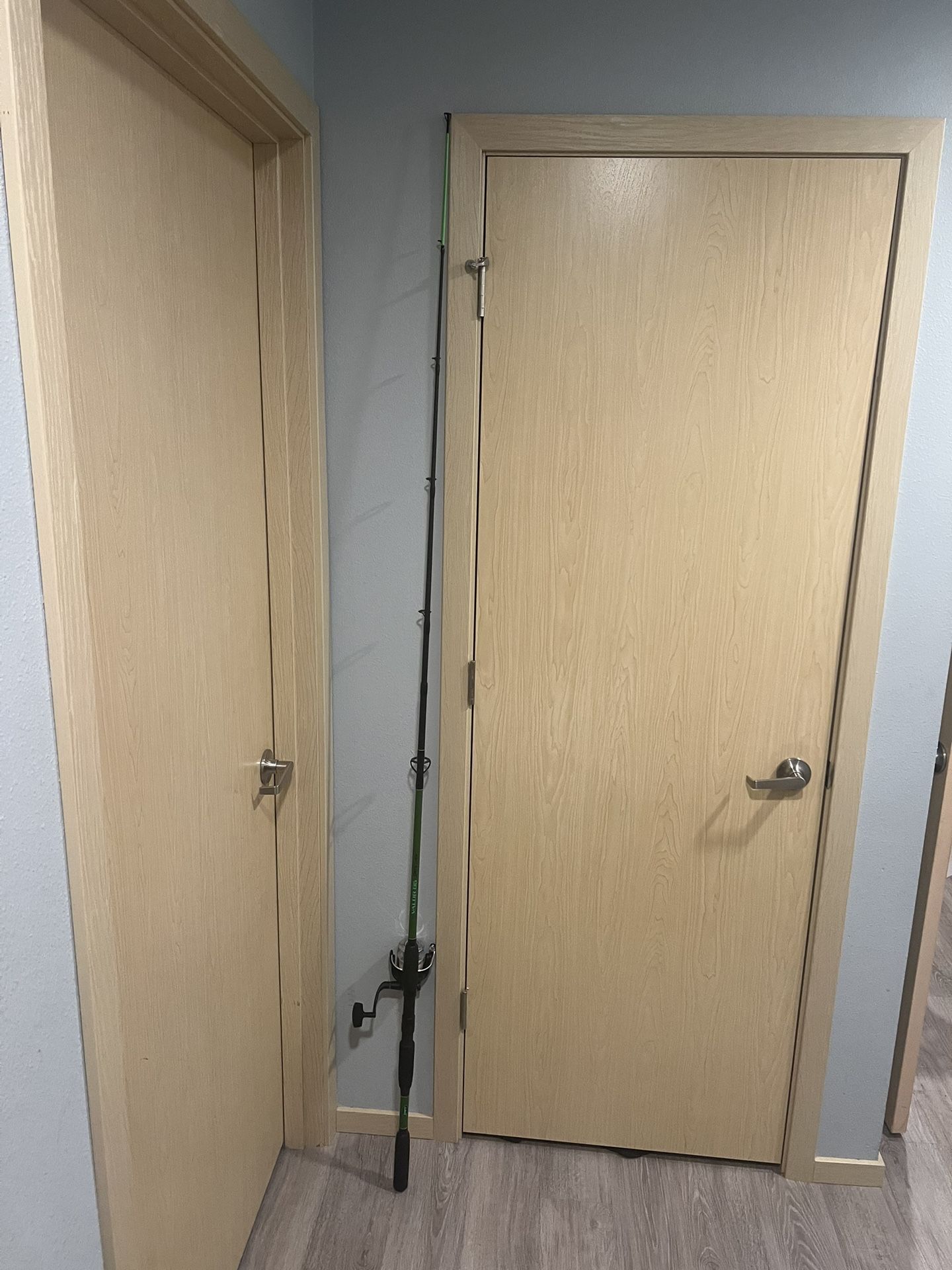 Lew's Valor 7' Medium Heavy Action Big Game Spinning Rod and Reel Fishing Combo