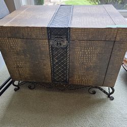 Blanket Storage box with iron feet, base
23.5"w x 16"d x 17"h