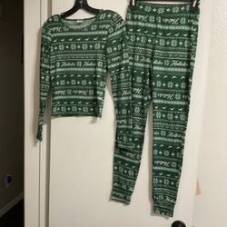 Green women’s Hollister pajama set size xs like new 