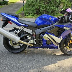 Yamaha R6 