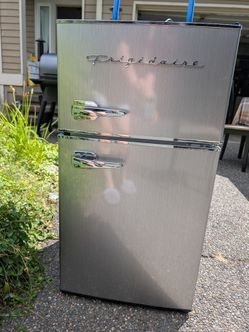 Frigidaire mini fridge with freezer