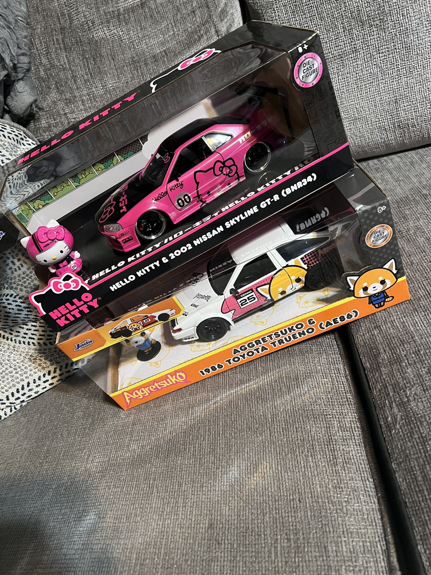 Hello Kitty Nissan Skyline Gtr R34 Aggrestuko & 1986 Toyota Truno AE86