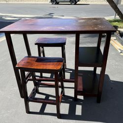 Bar Height Table w/2 Stools