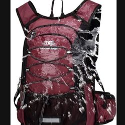 Mubasel Gear Insulated Hydration Backpack Pack with 2L BPA Free Bladder - Keeps Liquid Cool up to 4 Hours – for Running, Hiking, Cycling, Camping 40$ 