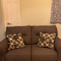 New Couch With 2 Pillows 