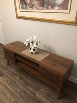 Like new 54 “ Modern solid wood Tv stand
