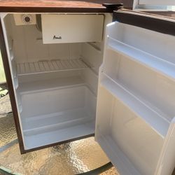Small refrigerator works great
