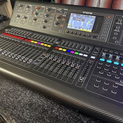 MIDAS M32 - 40 Channel Digital Mixer 