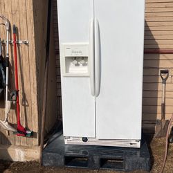 Kenmore fridge ! Good Condition ! Works