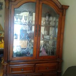 GEORGEOUS CHINA CABINET