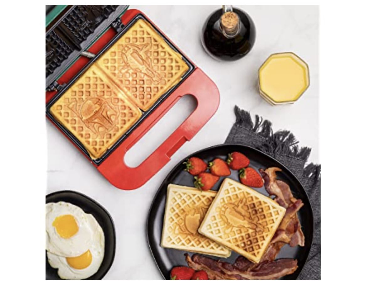 Brand New- Star Wars Boba Fett Waffle Maker – Uncanny Brands, 9"x9", Green