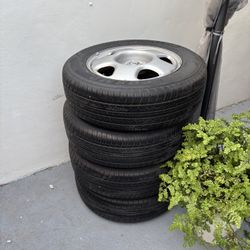 Tire for CR-V (225-65-R17)