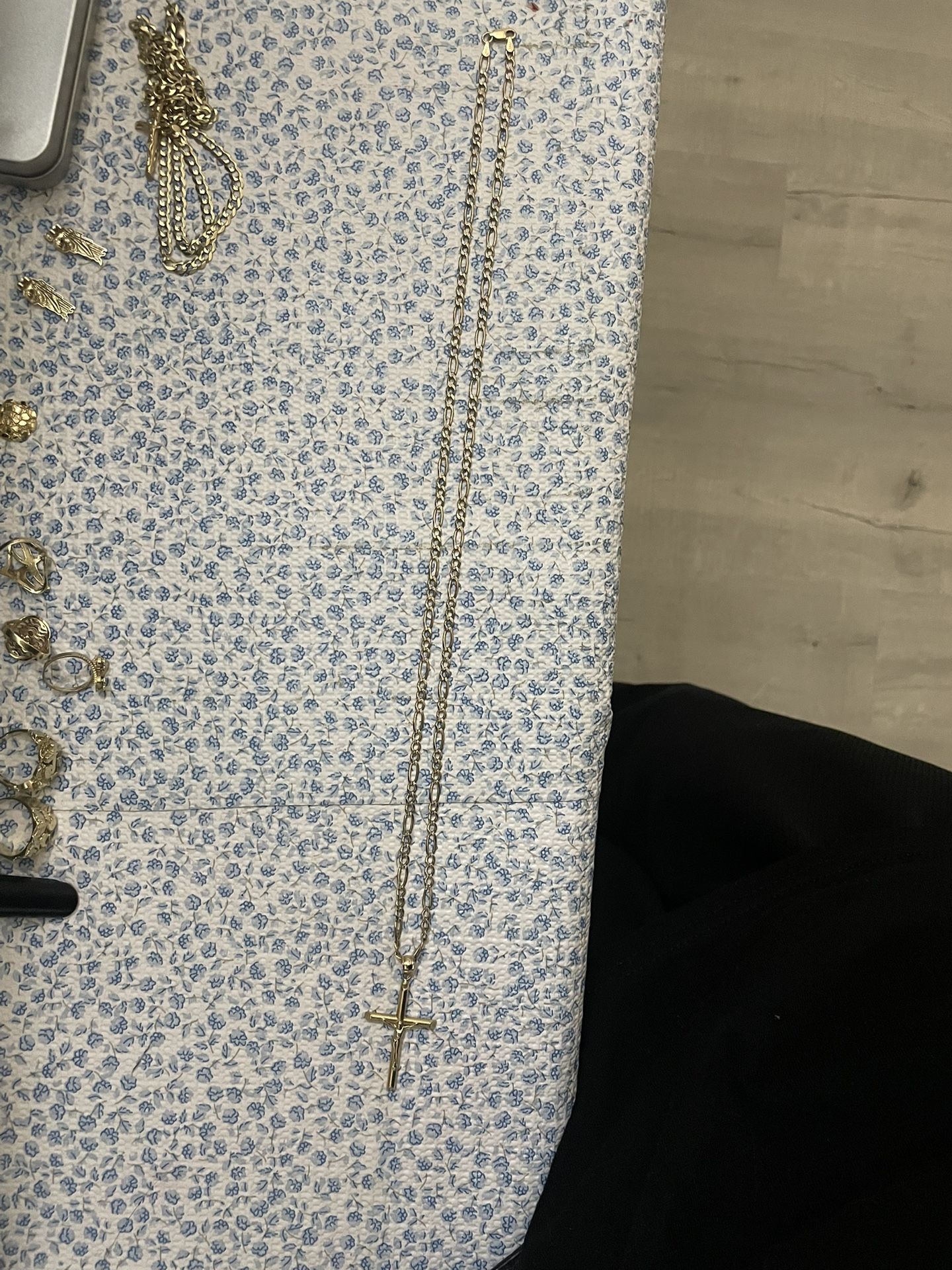 Gold diamond cut chain 