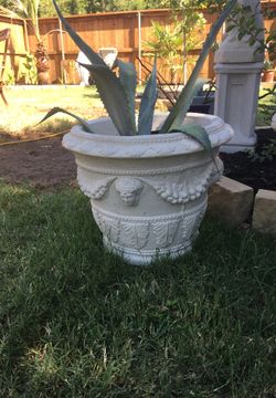 Statue planter Urn pot