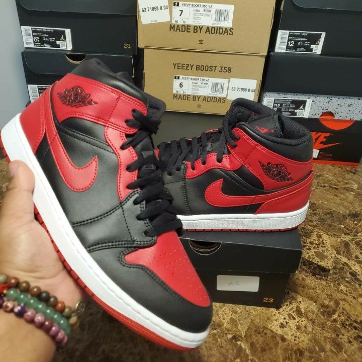 Air Jordan 1 Mid Banned 6.5 Y