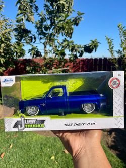 Jada Toys "Just Trucks" 1:24 Scale 1985 Chevy C-10 Custom Pickup (Candy Blue