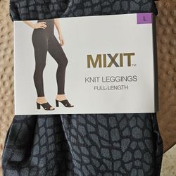 Print Leggings. New Size LG