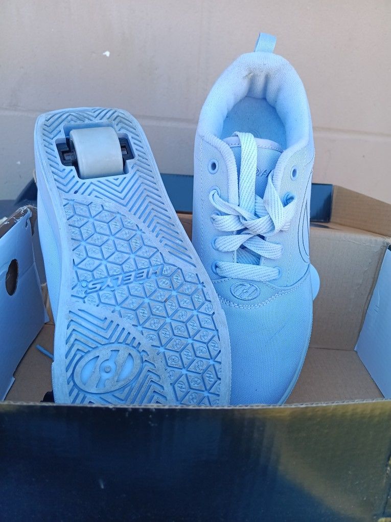 Like New Lilac Color Heeleys