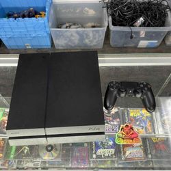 PlayStation 4 Complete $135 Gamehogs 11am-7pm