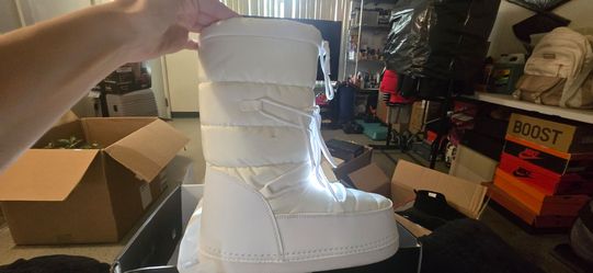 White Puffer Snow Boot