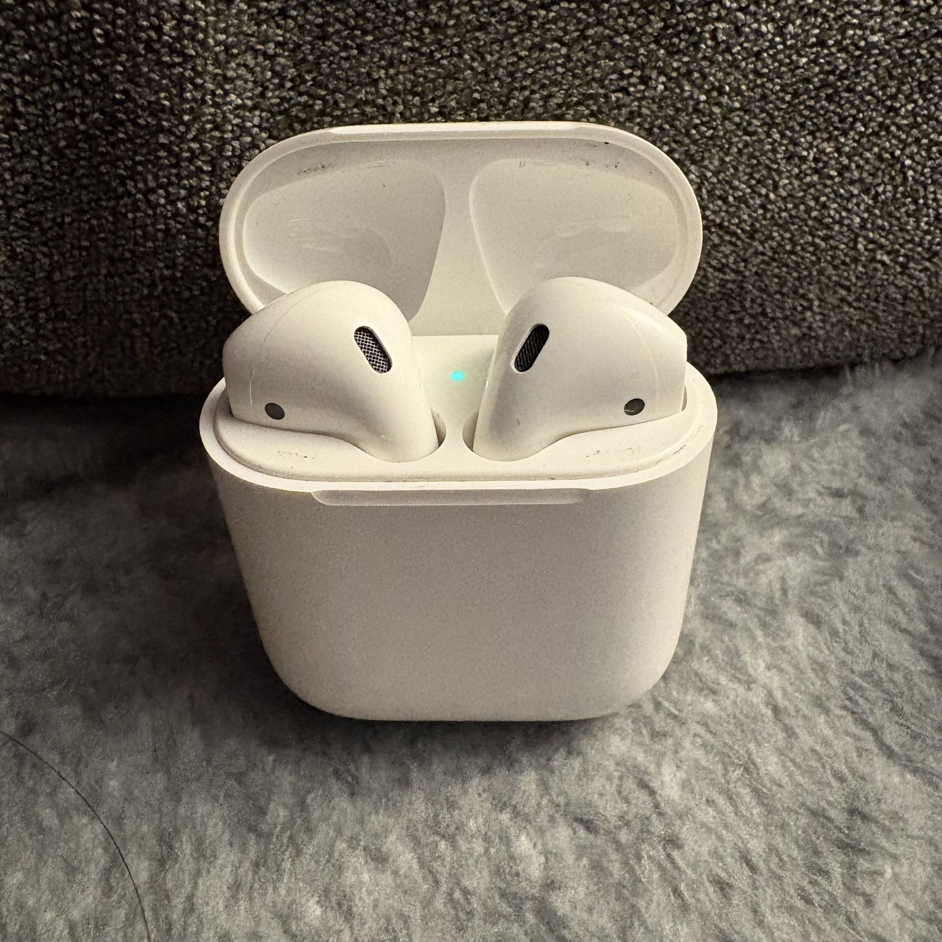 Apple AirPods 2nd Generation