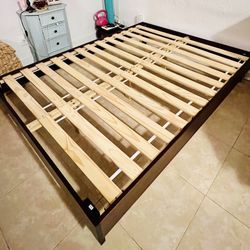 Wooden Bed Frame/ Base De Cama De Madera /Queen Size 