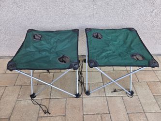 Small foldable table (or seat) with 2 cup holders