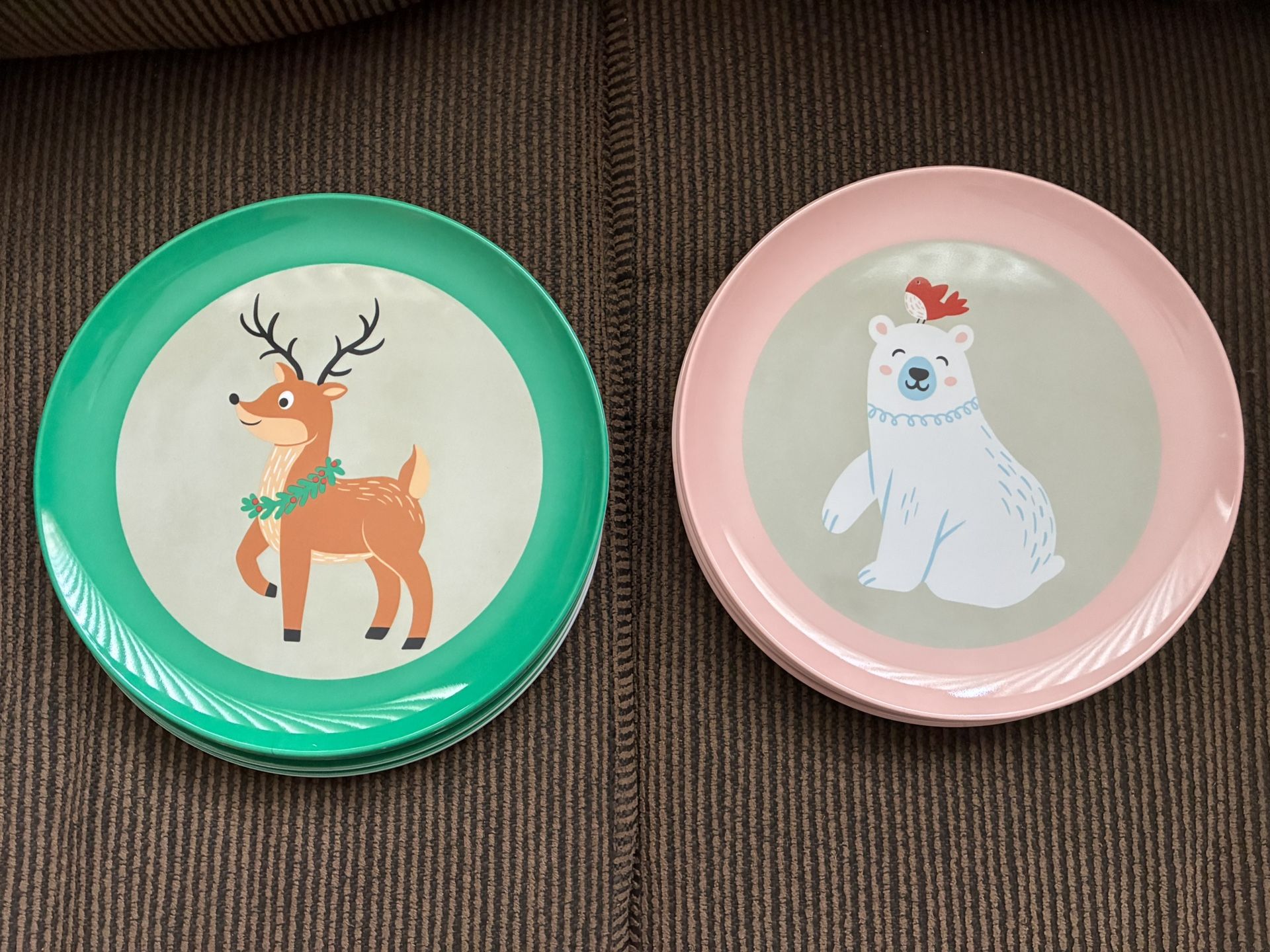 10” Christmas Plates- 4 Reindeer And 4 Polar Bears