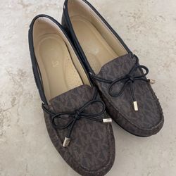 MICHAEL KORS  Women's Sutton Signature Moccasin Flat Loafer Size 6.5