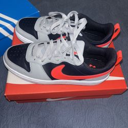 Nike Court Borough 