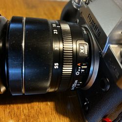 Fujifilm X-T3 Mirrorless Digital Camera w/XF18-55mm Lens Kit - Silver