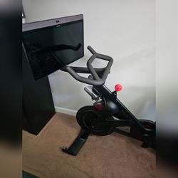 Peloton Bike - Very Good - 2020 – Asheboro, NC