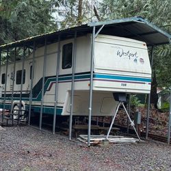 1994 Fleetwood Westport And Lot