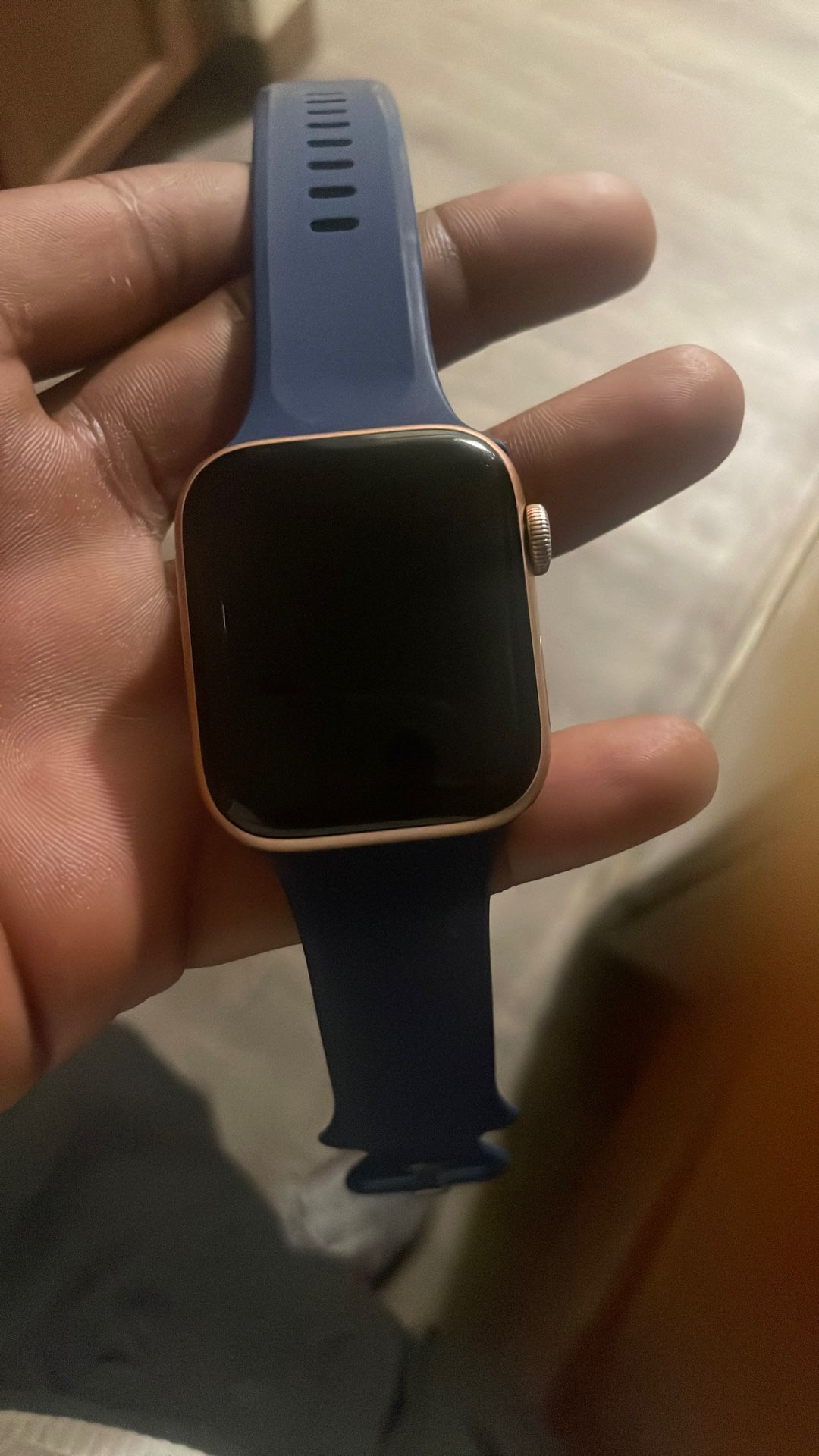 Se 44mm Apple Watch