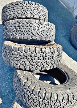 275 70 18 Bfgoodrich ko2 con 80% de Vida Las 4