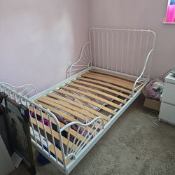 Expandable Toddler Bed