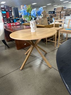 Round dining table for 2