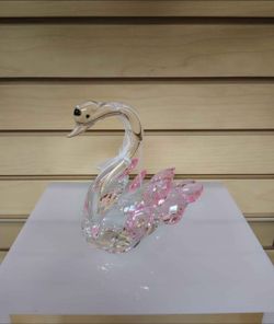 Crystal Glass Swan figurine / statuette  ( NEW ) decorative. Pink