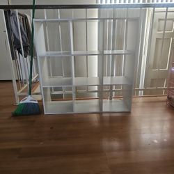 White 8-Cube Organizer Shelf / Bookshelf 
