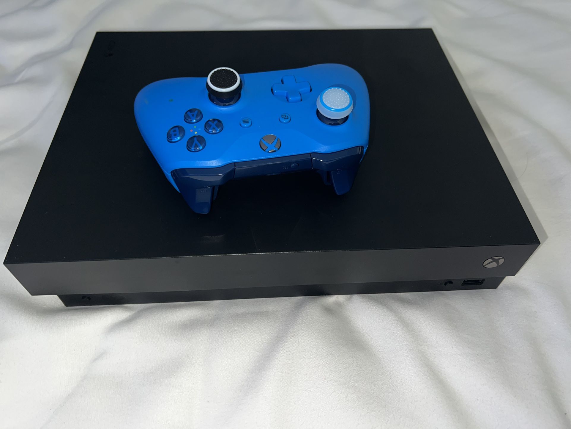XBOX ONE X 1TB
