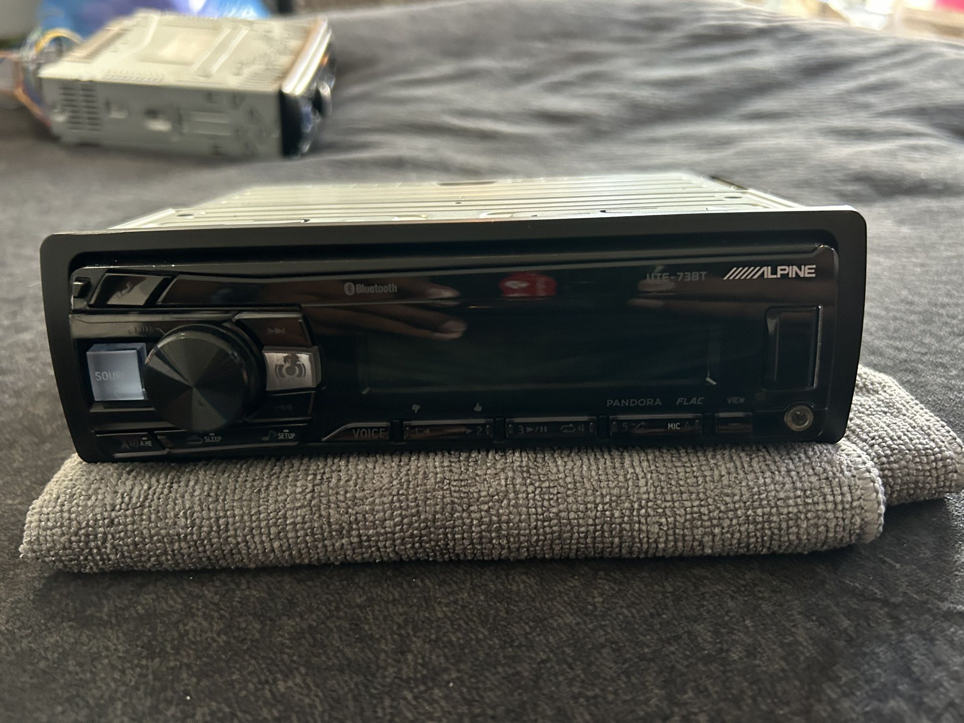 Alpine UTE-73BT Digital media receiver