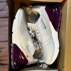 Nike Air Max 270 (GS) Size 5y
