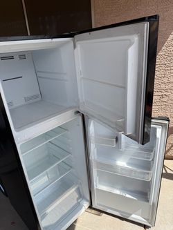 Top Freezer Refrigerator Black