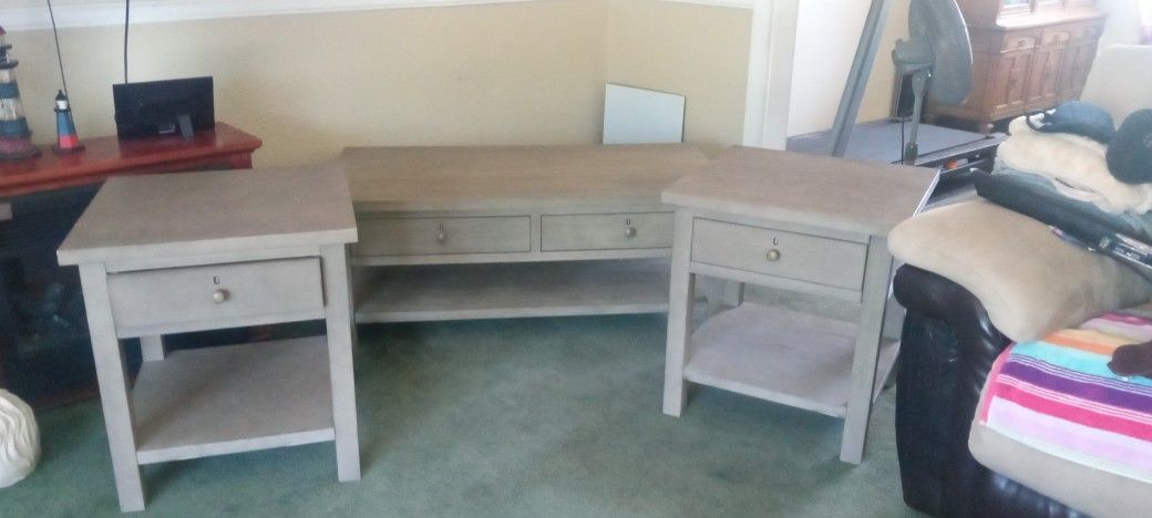 Coffee Table With Two End Tables Good Condition