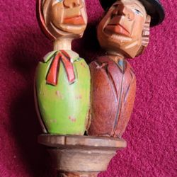 VINTAGE ANRI WOOD CARVED MECHANICAL BOTTLE STOPPER KISSING COUPLE 2 HEADED RARE 