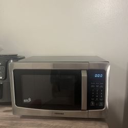 TOSHIBA Smart Countertop Microwave