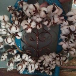 Arch With Cotton Wreath 