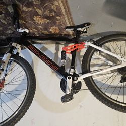 Genesis v2100 mountain bike