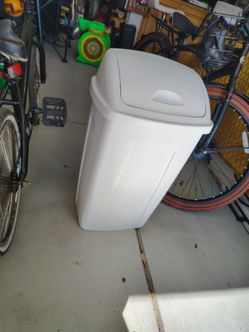 Trash Can Container in perfect condition - $12