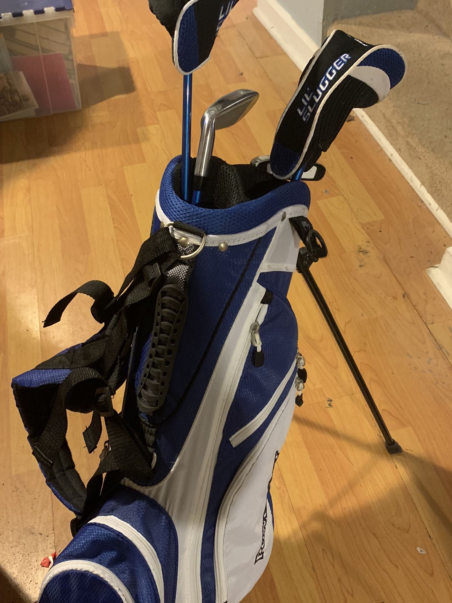 Juniors Golf Bag And Clubs